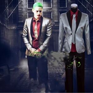 Mens joker 🃏 costume says a 2XL but fits like a large new in package never used